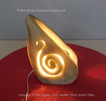 lampe d`ambiance en stéatite, ajourée et de couleur ivoire
