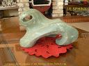 sculpture en st&eacute;atite de couleur vert olive nomm&eacute;e le sphinx