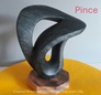 sculpture en stéatite de couleur anthracite nommée `Pince`