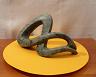 sculpture en st�atite de couleur vert sombre nomm�e le ruban