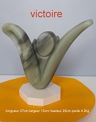 sculpture en stéatite de couleur vert bouteille nommée `victoire`